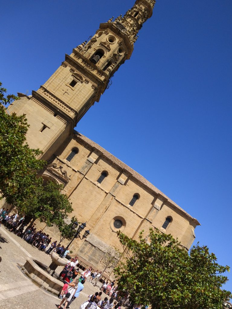 Explore la bella arquitectura de Santo Domingo de la Calzada